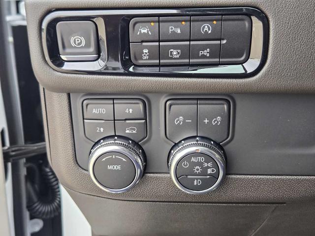 2025 GMC Yukon Vehicle Photo in DALLAS, TX 75209-3016