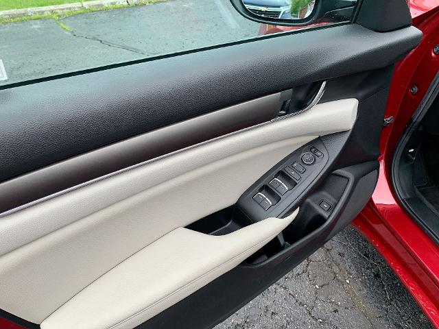 2021 Honda Accord Sedan Vehicle Photo in MOON TOWNSHIP, PA 15108-2571