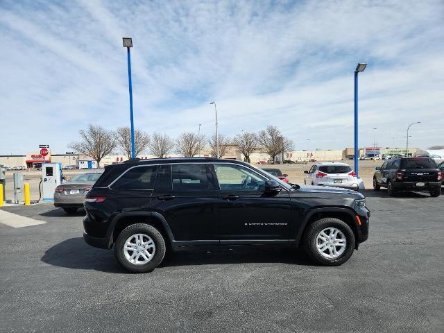 2024 Jeep Grand Cherokee Vehicle Photo in HAYS, KS 67601-1994