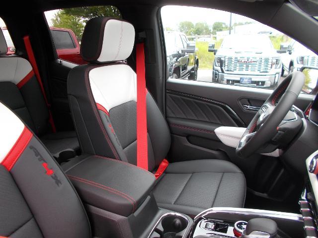 2025 GMC Canyon Vehicle Photo in LOWELL, MA 01852-4336