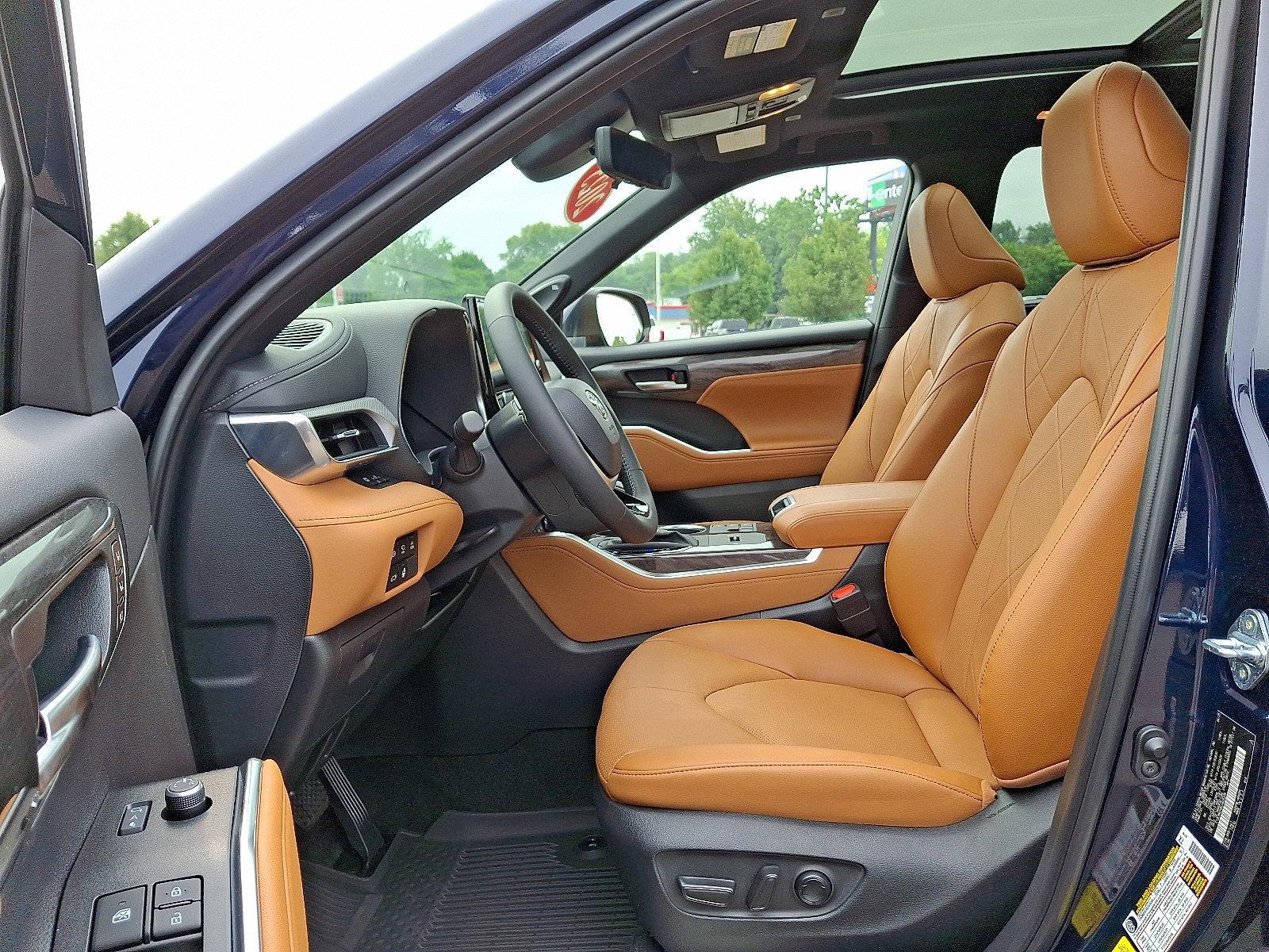 2025 Toyota Highlander Vehicle Photo in Trevose, PA 19053