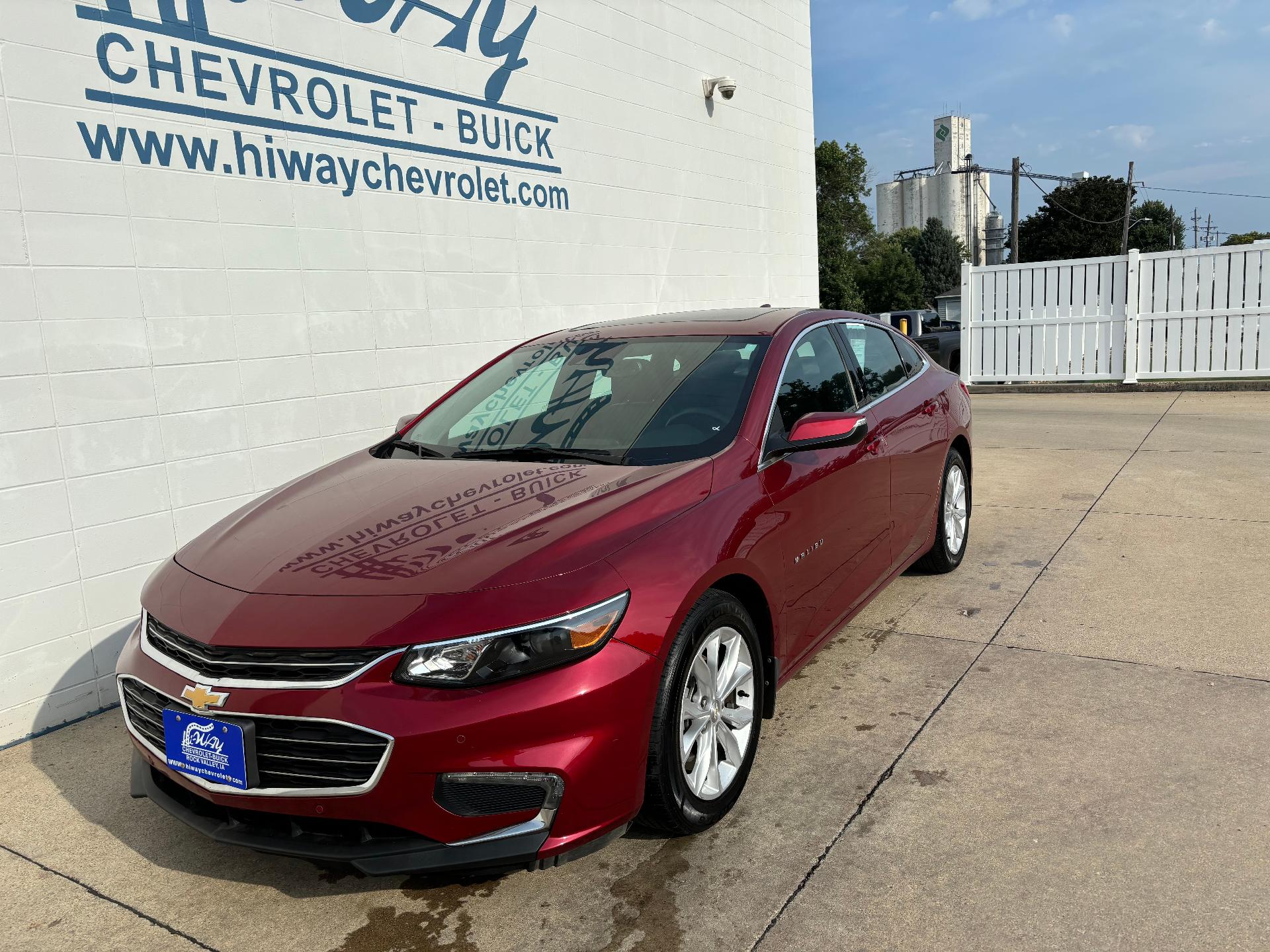 Used 2018 Chevrolet Malibu 1LT with VIN 1G1ZD5ST2JF135620 for sale in Rock Valley, IA