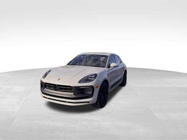 2024 Porsche Macan Vehicle Photo in DELRAY BEACH, FL 33483-3294