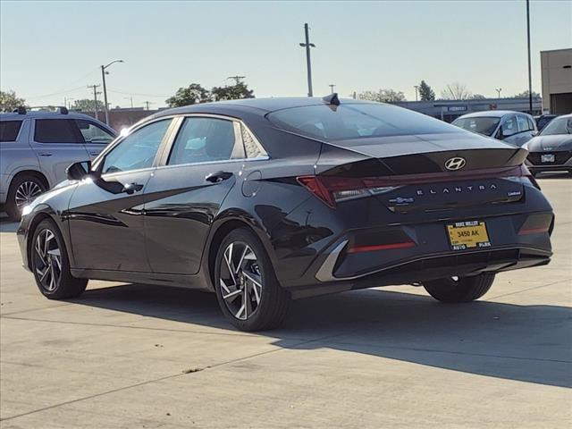 2024 Hyundai ELANTRA Vehicle Photo in Peoria, IL 61615