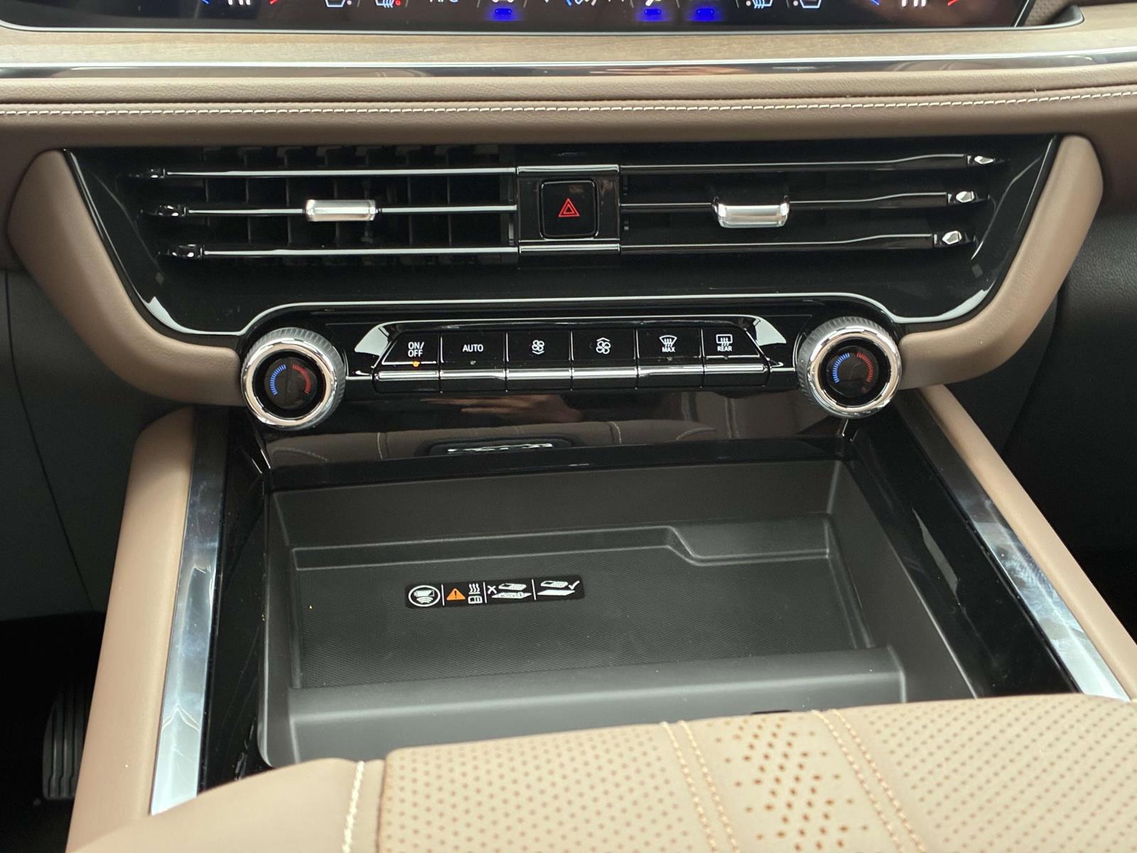 2025 Chevrolet Suburban Vehicle Photo in LOS ANGELES, CA 90007-3794