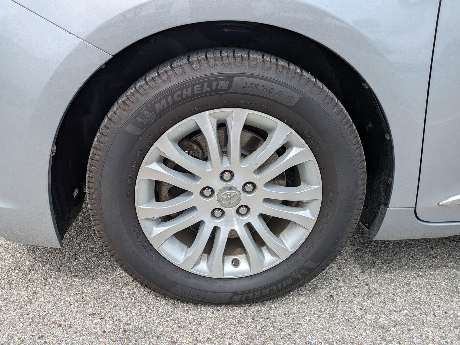 2017 Toyota Sienna Vehicle Photo in Corpus Christi, TX 78415