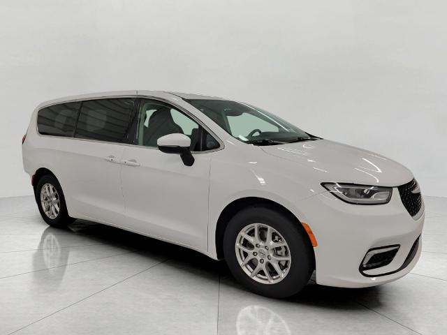 2023 Chrysler Pacifica Vehicle Photo in Green Bay, WI 54304
