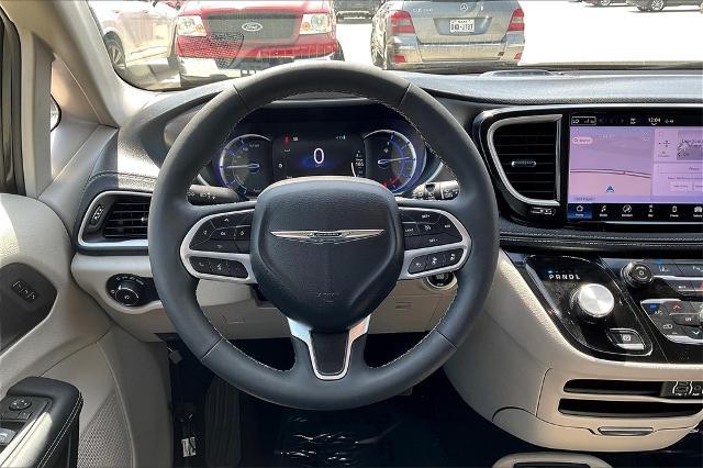2024 Chrysler Pacifica Vehicle Photo in Grapevine, TX 76051