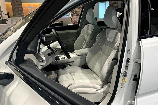 2025 Volvo EX90 Vehicle Photo in Houston, TX 77007