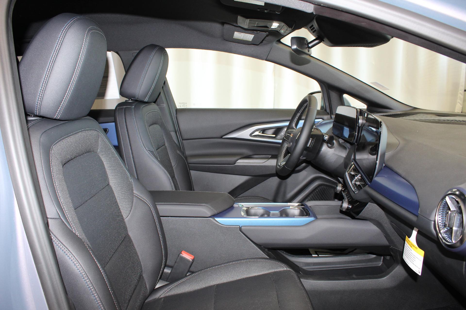 2025 Chevrolet Equinox EV Vehicle Photo in NORTHAMPTON, MA 01060-1120