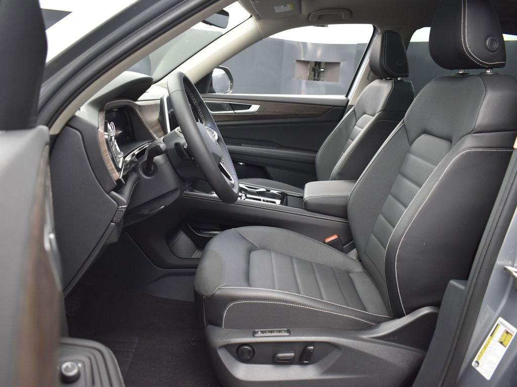 2024 Volkswagen Atlas Vehicle Photo in Marion, IA 52302