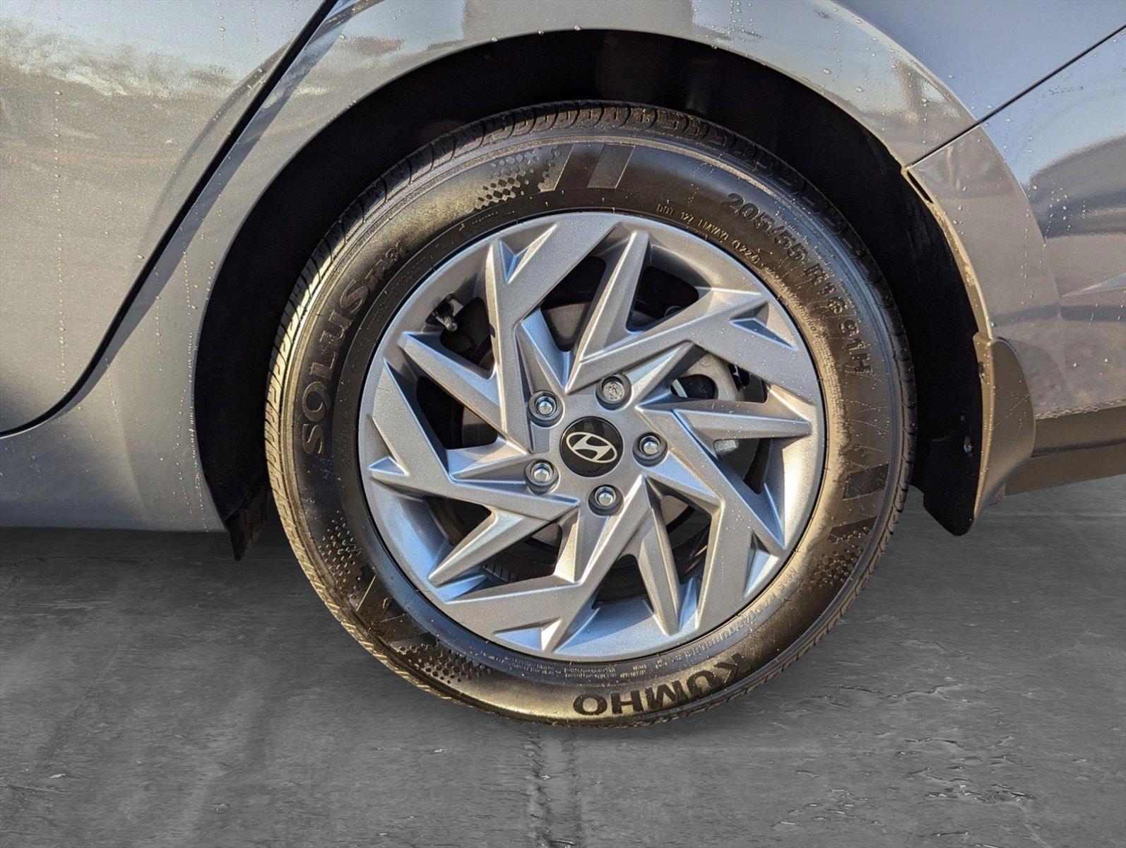 2024 Hyundai ELANTRA Vehicle Photo in Memphis, TN 38133