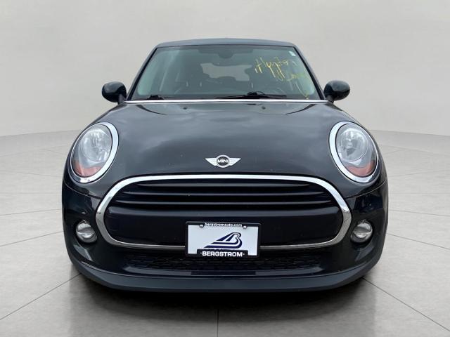 2016 MINI Cooper Hardtop 4 Door Vehicle Photo in APPLETON, WI 54914-8833