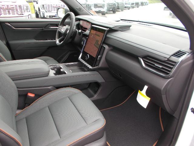 2025 GMC Acadia Vehicle Photo in LOWELL, MA 01852-4336