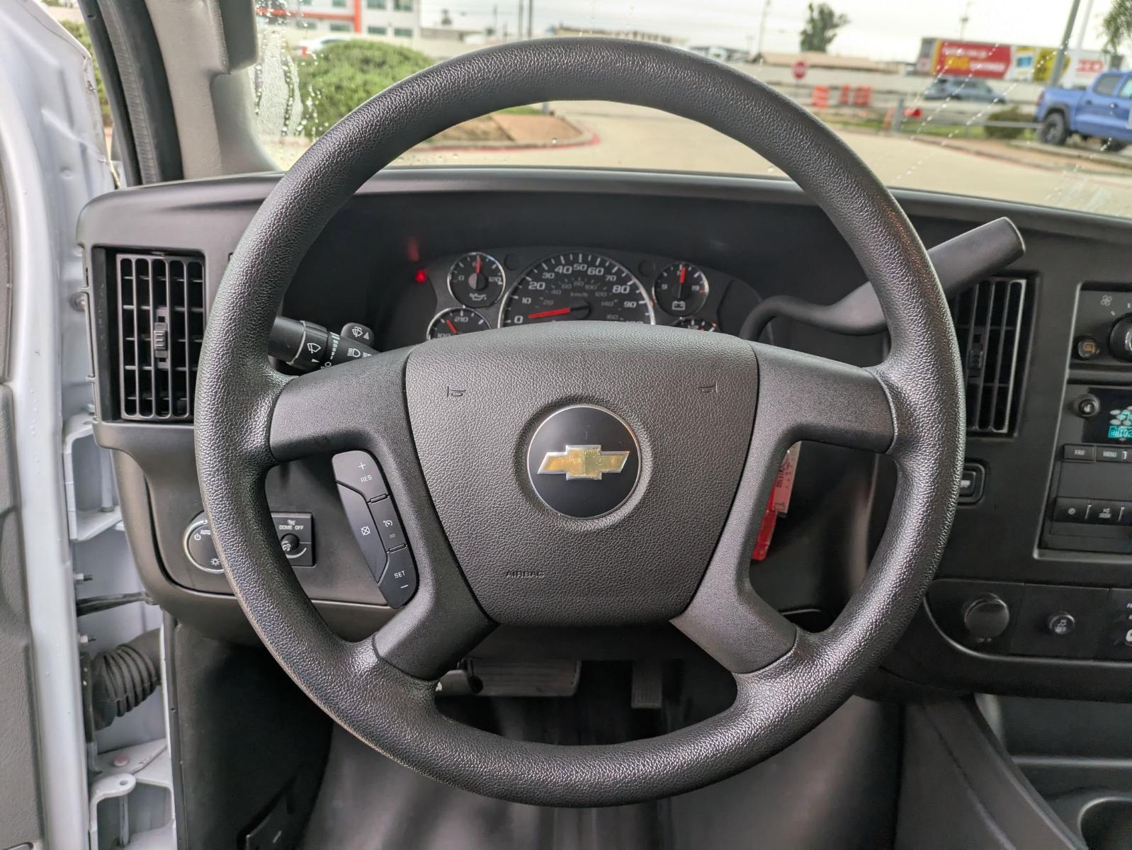 2023 Chevrolet Express Cargo 2500 Vehicle Photo in SELMA, TX 78154-1460