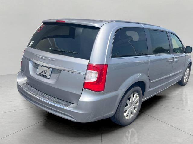 2016 Chrysler Town & Country Vehicle Photo in Neenah, WI 54956
