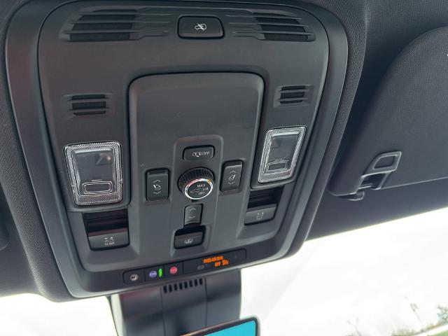2025 Chevrolet Suburban Vehicle Photo in GARDNER, MA 01440-3110