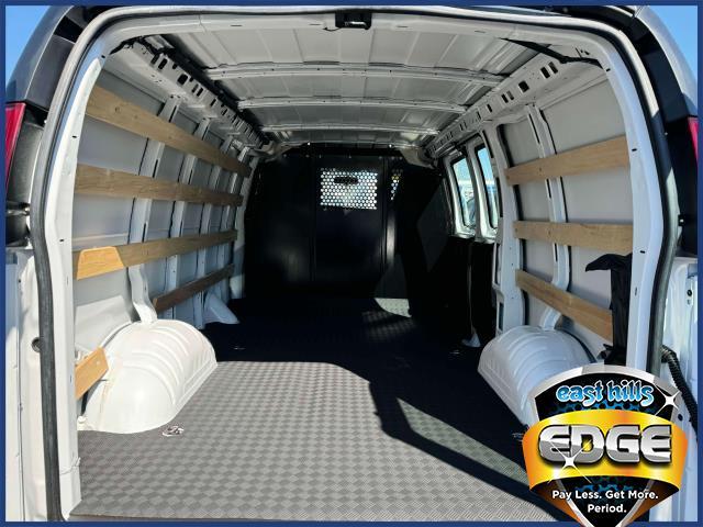 2022 GMC Savana Cargo Van Vehicle Photo in Roslyn, NY 11576