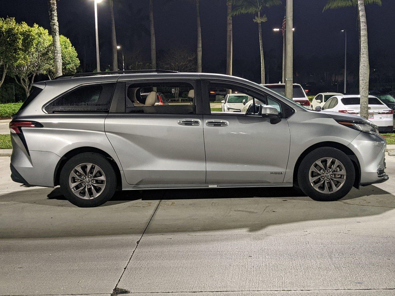 2021 Toyota Sienna Vehicle Photo in Davie, FL 33331