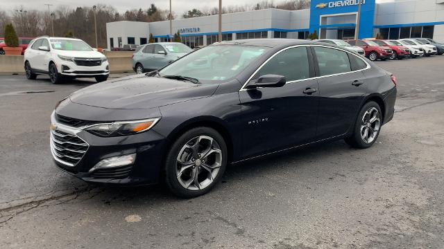 2022 Chevrolet Malibu Vehicle Photo in MOON TOWNSHIP, PA 15108-2571