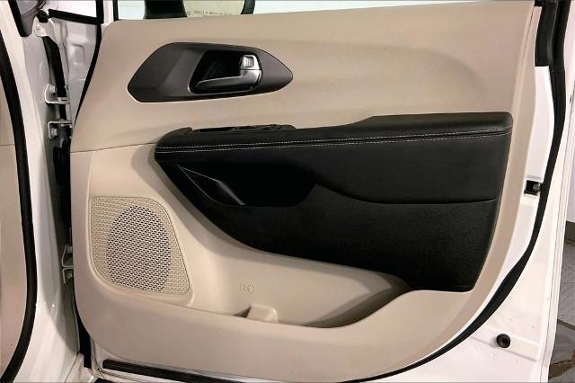 2023 Chrysler Pacifica Vehicle Photo in Kansas City, MO 64114