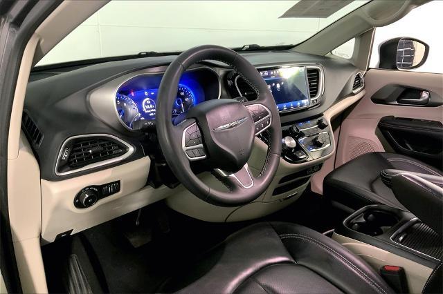 2023 Chrysler Pacifica Vehicle Photo in Lees Summit, MO 64086