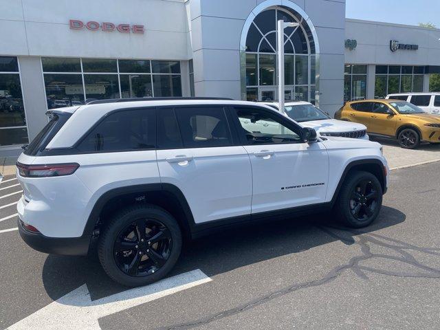 2025 Jeep Grand Cherokee Vehicle Photo in Doylsetown, PA 18901