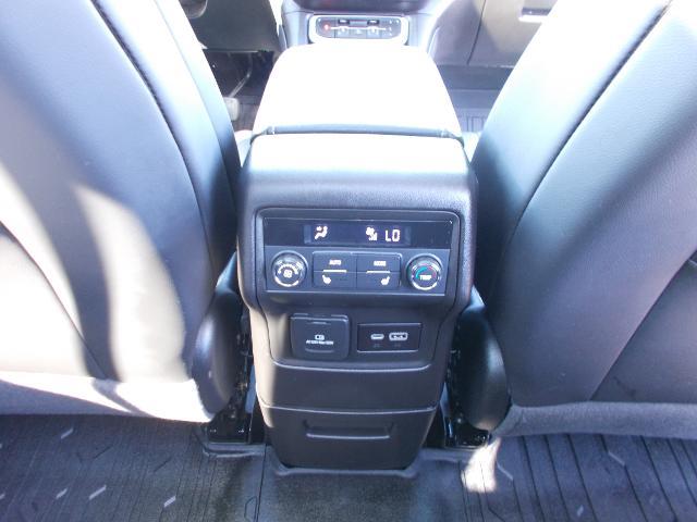 2023 GMC Acadia Vehicle Photo in LOWELL, MA 01852-4336