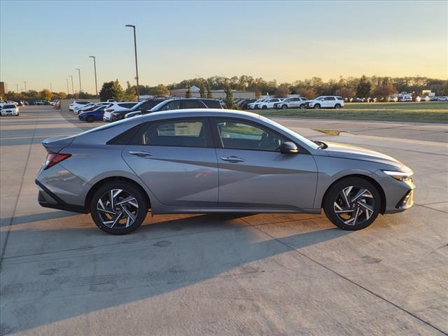 2025 Hyundai ELANTRA Vehicle Photo in Peoria, IL 61615