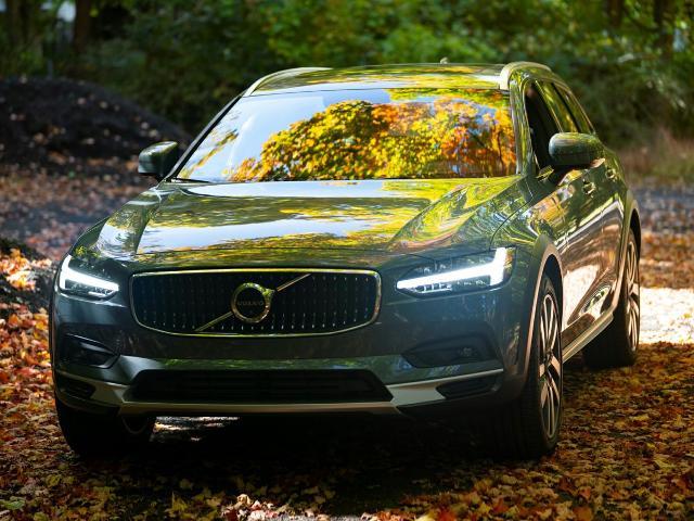 2022 Volvo V90 Cross Country Vehicle Photo in Houston, TX 77007