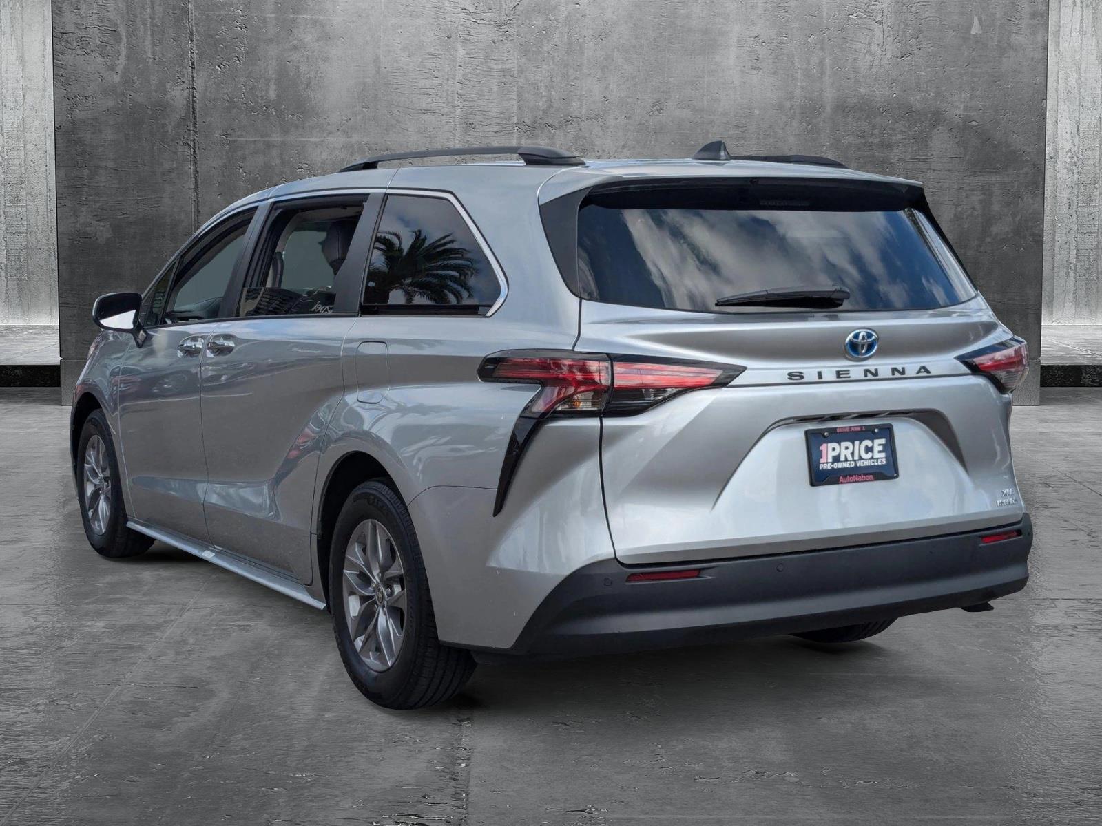 2022 Toyota Sienna Vehicle Photo in Wesley Chapel, FL 33544