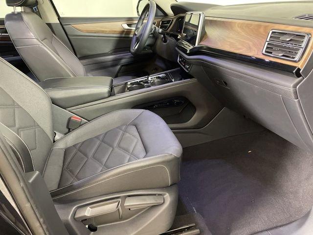 2024 Volkswagen Atlas Vehicle Photo in PHOENIX, AZ 85014-3381