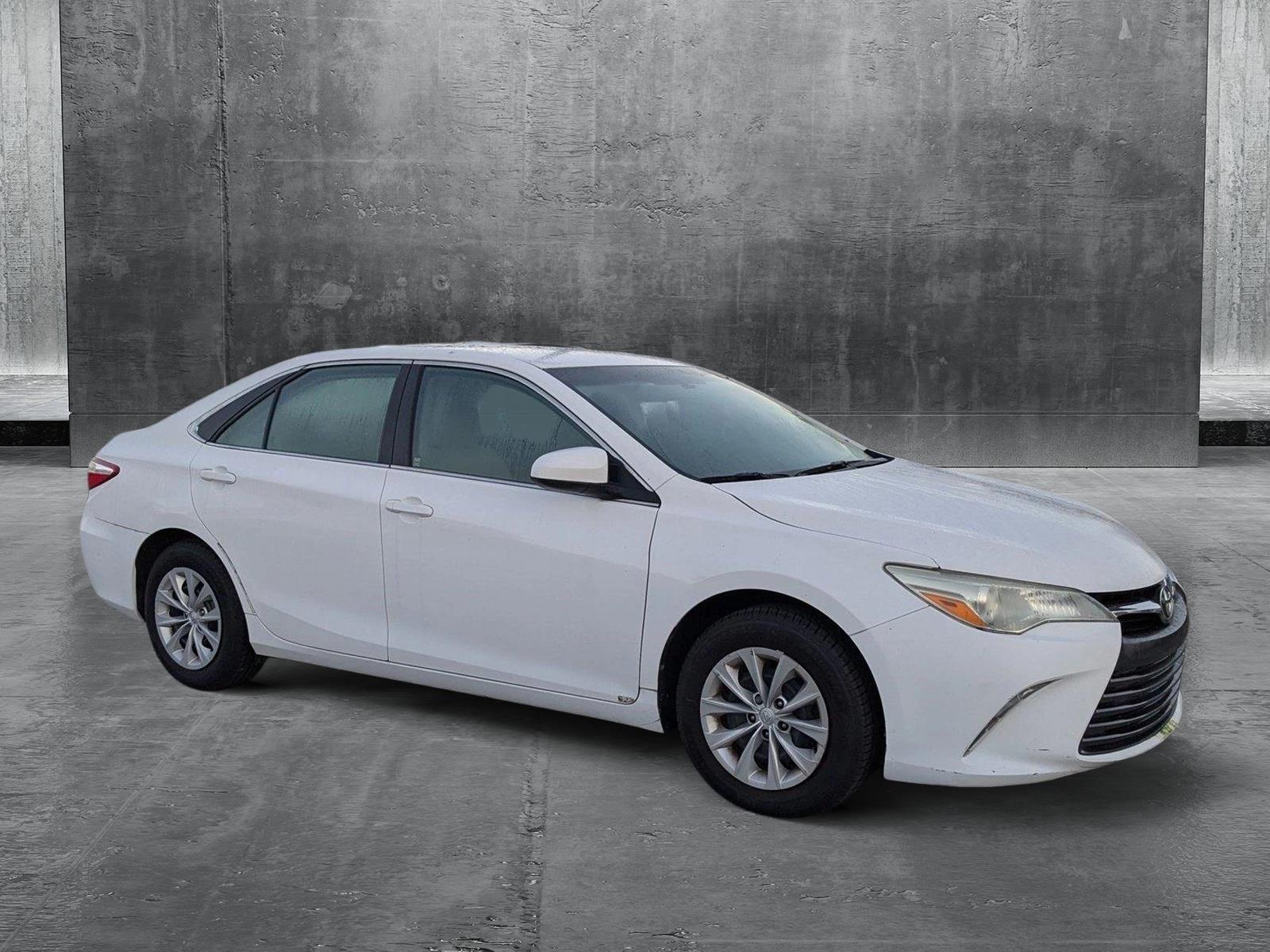 2015 Toyota Camry Vehicle Photo in PEMBROKE PINES, FL 33024-6534