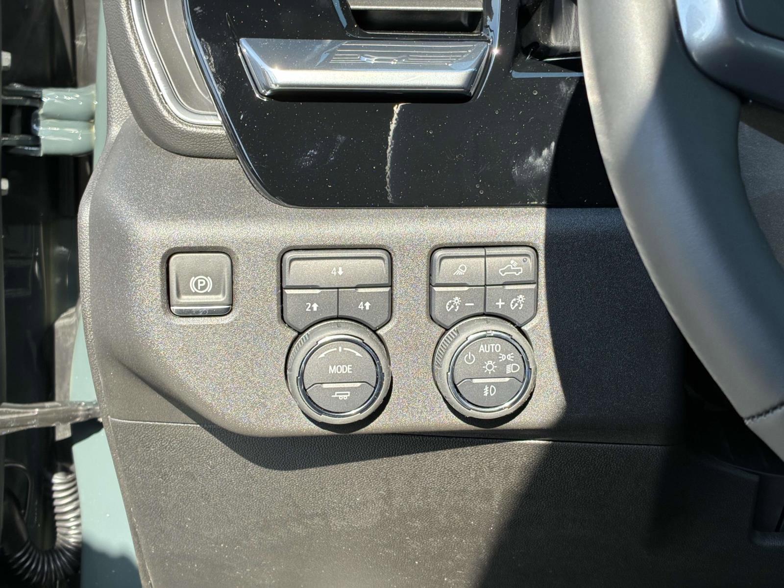 2025 Chevrolet Silverado 2500 HD Vehicle Photo in LOS ANGELES, CA 90007-3794