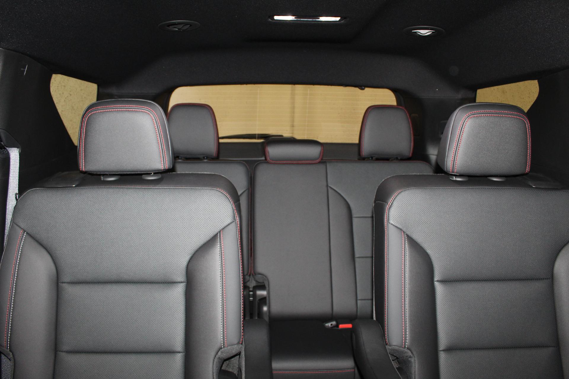 2025 Chevrolet Traverse Vehicle Photo in NORTHAMPTON, MA 01060-1120