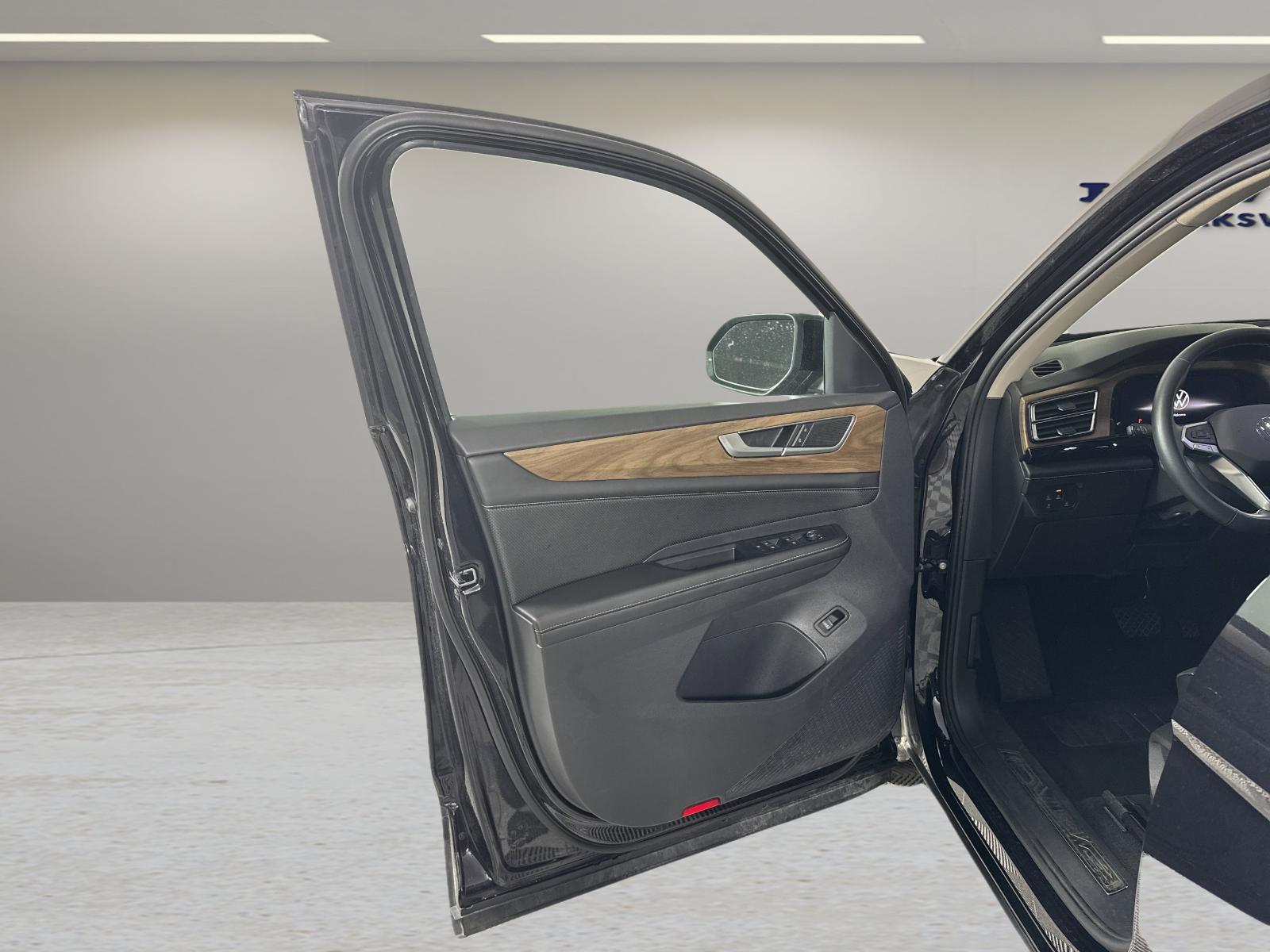2024 Volkswagen Atlas Vehicle Photo in Georgetown, TX 78626