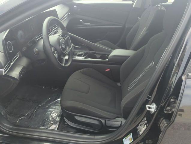 2023 Hyundai ELANTRA Vehicle Photo in Merrillville, IN 46410