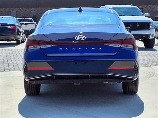 2025 Hyundai ELANTRA Vehicle Photo in Peoria, IL 61615