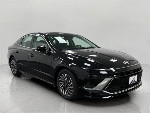 2025 Hyundai SONATA Hybrid Vehicle Photo in Neenah, WI 54956
