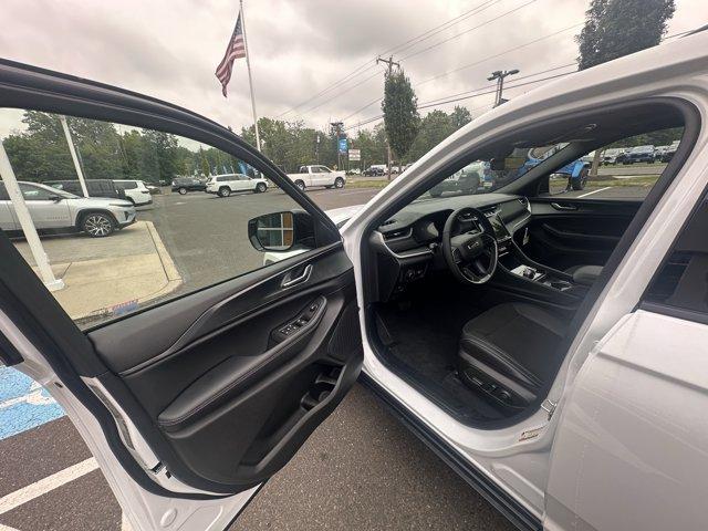 2025 Jeep Grand Cherokee L Vehicle Photo in Doylsetown, PA 18901