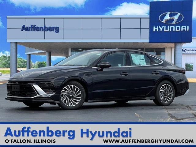 2024 Hyundai SONATA Hybrid Vehicle Photo in O'Fallon, IL 62269