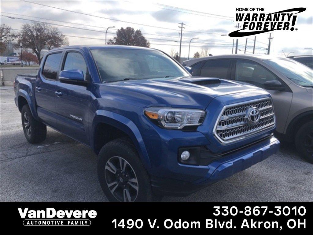 2017 Toyota Tacoma Vehicle Photo in AKRON, OH 44320-4088