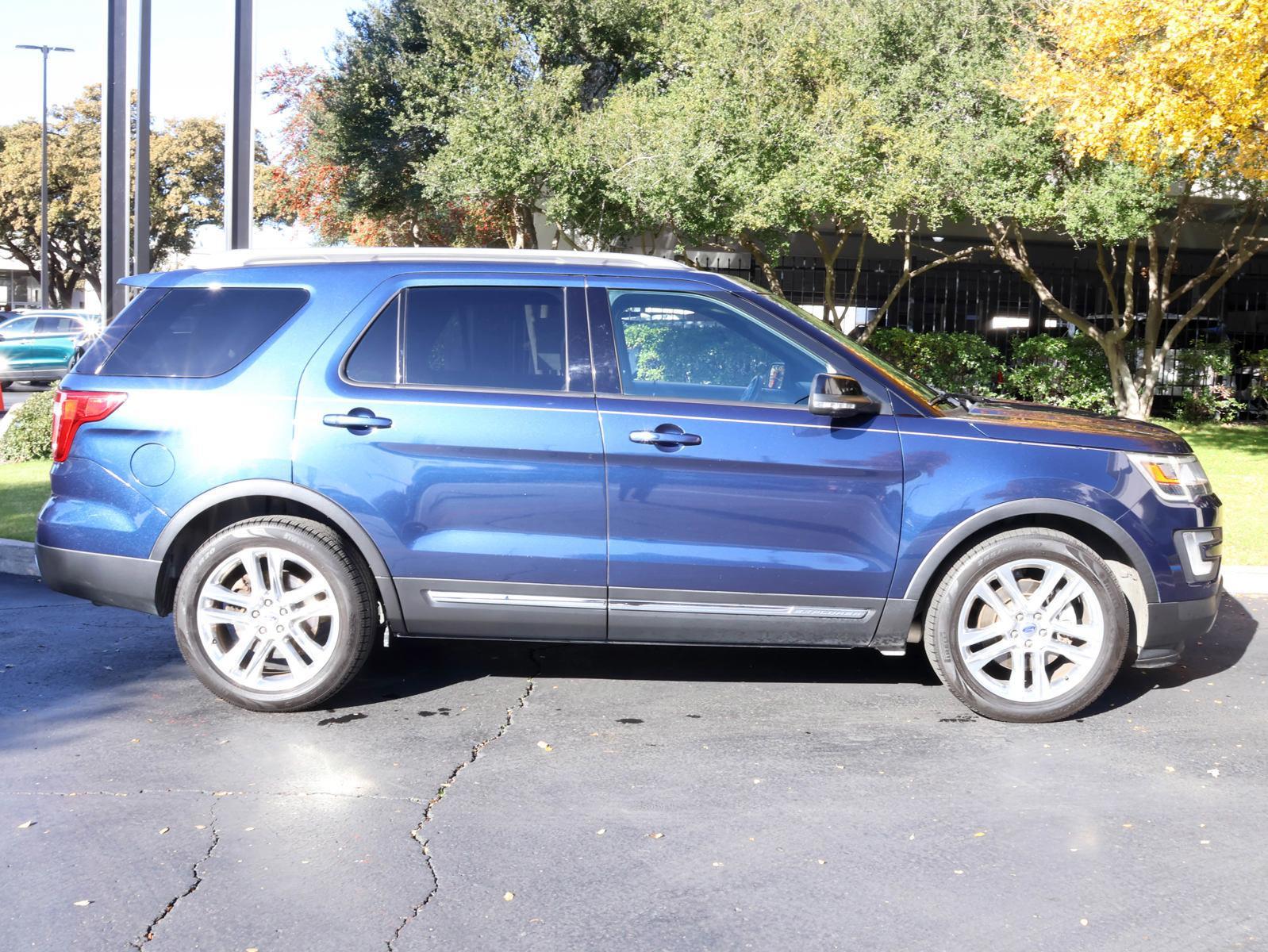 2017 Ford Explorer Vehicle Photo in DALLAS, TX 75209-3095