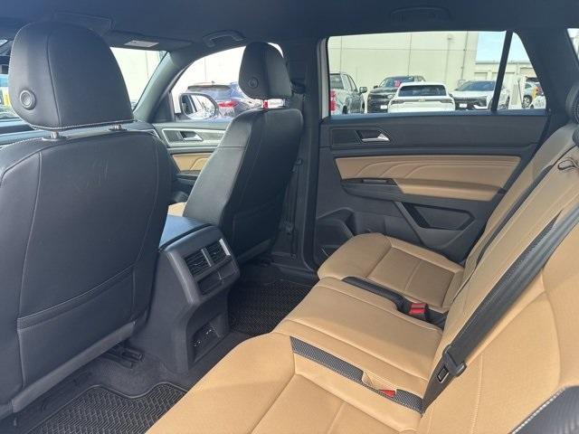 2021 Volkswagen Atlas Cross Sport Vehicle Photo in ENGLEWOOD, CO 80113-6708