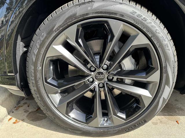 2025 Audi Q7 Vehicle Photo in HOUSTON, TX 77090