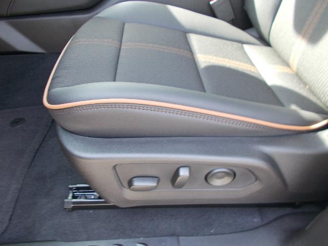 2025 GMC Canyon Vehicle Photo in LOWELL, MA 01852-4336