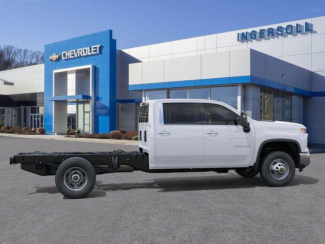 2025 Chevrolet Silverado 3500 HD Chassis Cab Vehicle Photo in DANBURY, CT 06810-5034