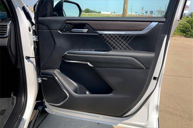 2024 GMC Acadia Vehicle Photo in TOPEKA, KS 66609-0000