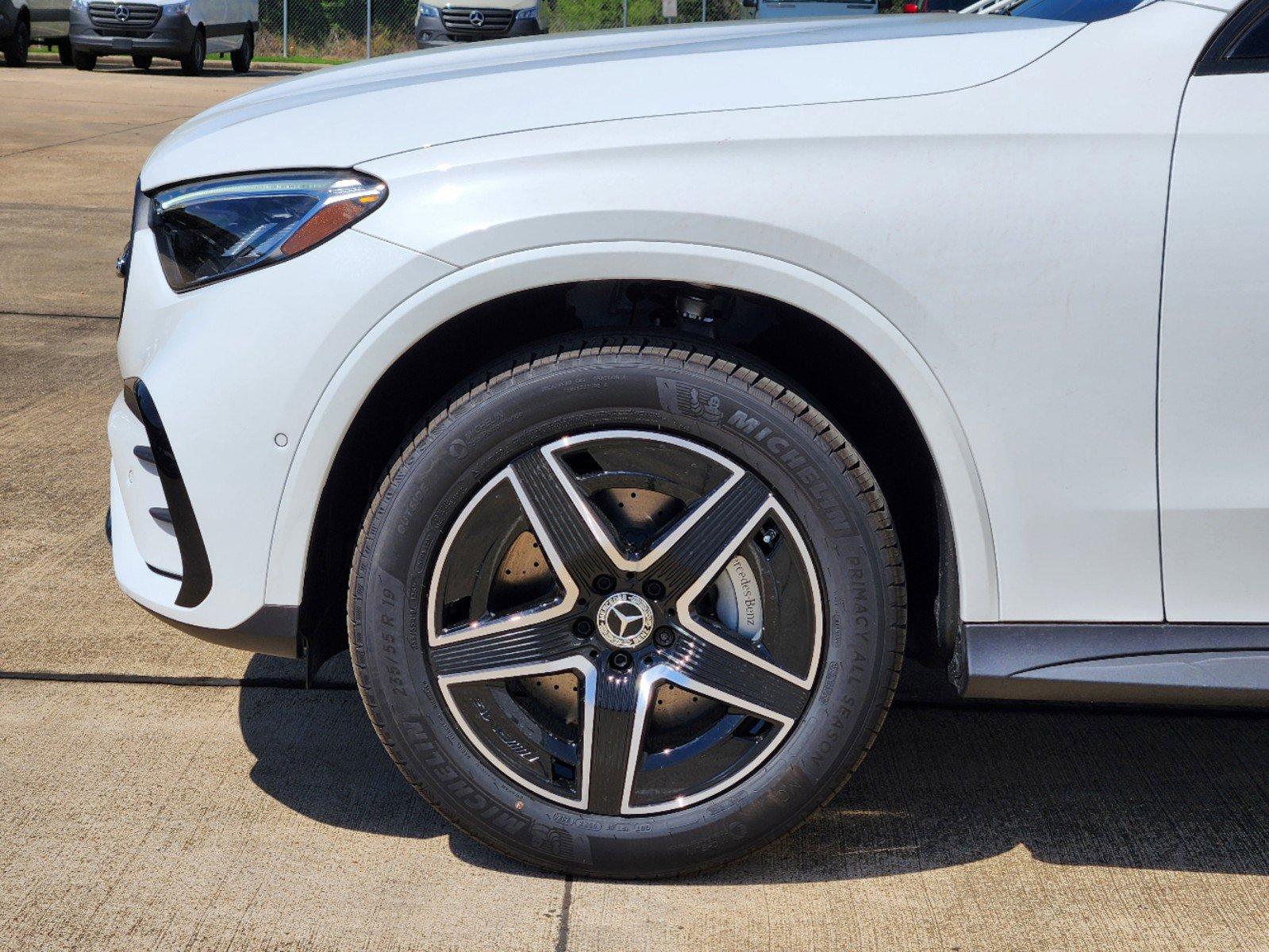 2025 Mercedes-Benz GLC Vehicle Photo in HOUSTON, TX 77079