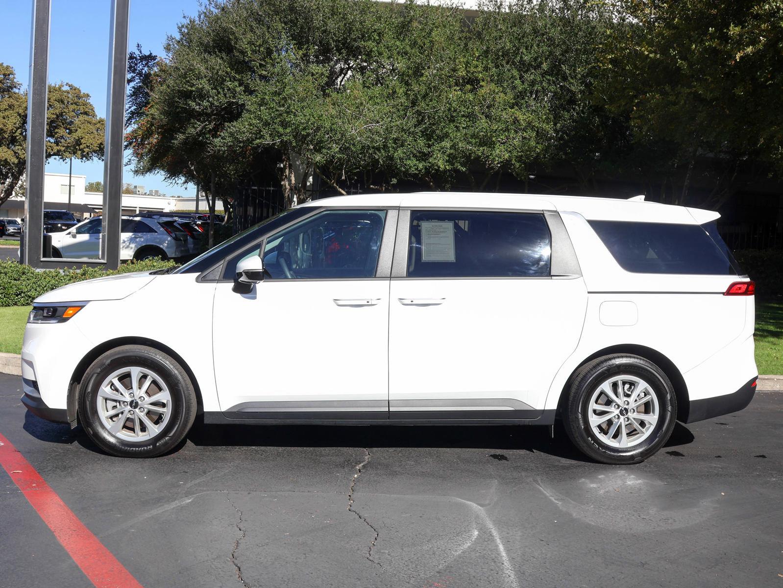 2024 Kia Carnival Vehicle Photo in DALLAS, TX 75209-3095